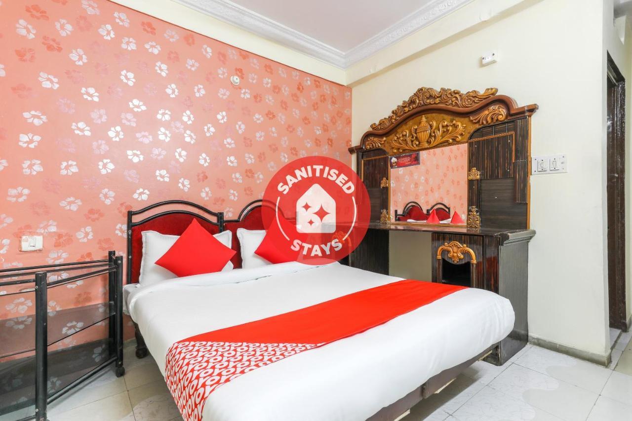 Oyo 62194 Pleasure Palace Otel Indore Dış mekan fotoğraf