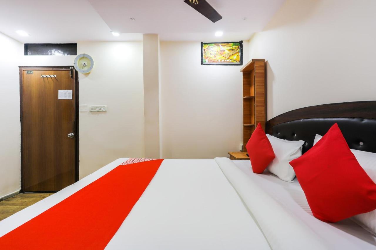 Oyo 62194 Pleasure Palace Otel Indore Dış mekan fotoğraf