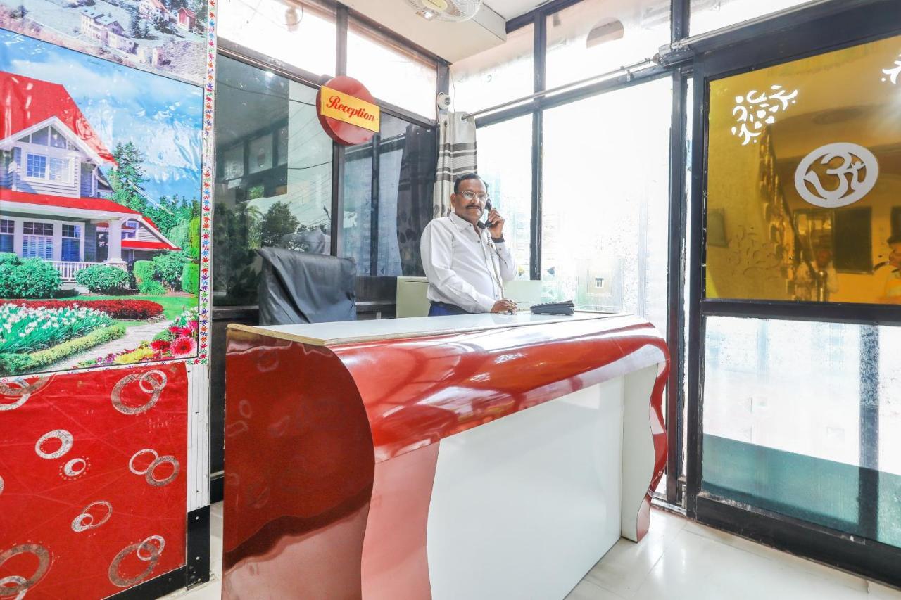 Oyo 62194 Pleasure Palace Otel Indore Dış mekan fotoğraf
