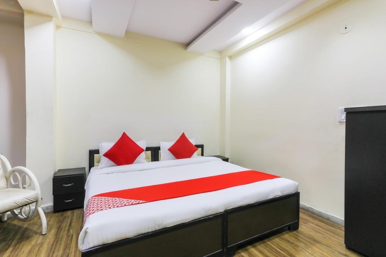 Oyo 62194 Pleasure Palace Otel Indore Dış mekan fotoğraf