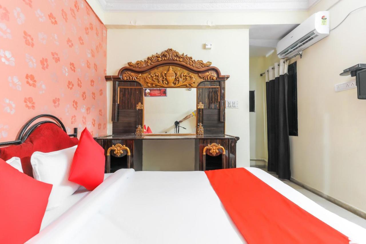 Oyo 62194 Pleasure Palace Otel Indore Dış mekan fotoğraf