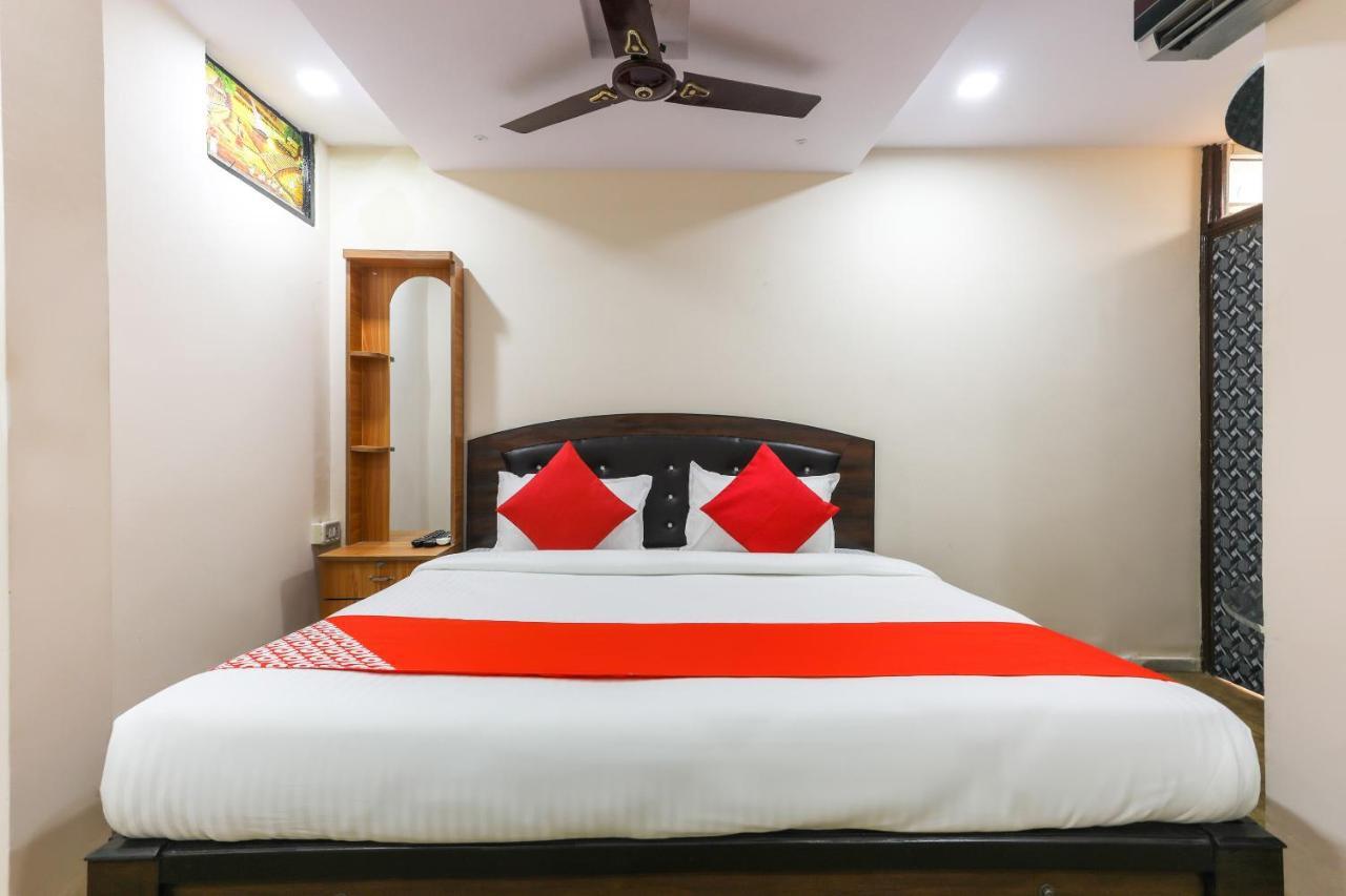 Oyo 62194 Pleasure Palace Otel Indore Dış mekan fotoğraf