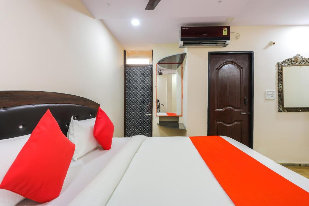 Oyo 62194 Pleasure Palace Otel Indore Dış mekan fotoğraf